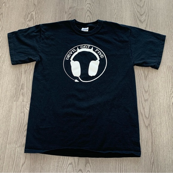 Devil‎ Got Five Black Band Tee Medium Headphones Grunge Y2K 2000s Skater - Picture 1 of 4